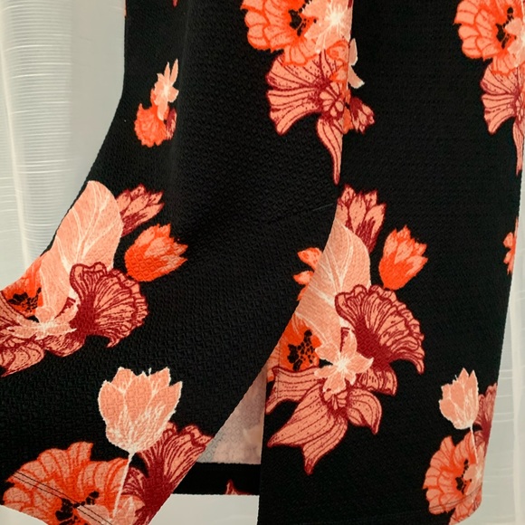 Fitted knee length dress - Picture 3 of 4